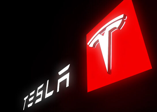 Tesla Drive, автосалон