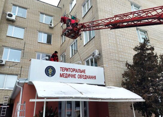 Монтаж вывески из композита фото