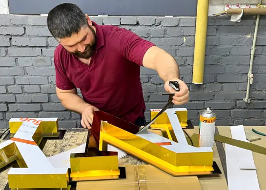 Виробництво дзеркальних літер фото