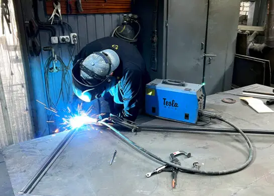 Реклама з металу виробництво