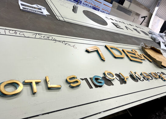 Вывеска с инкрестацией технология изготовления