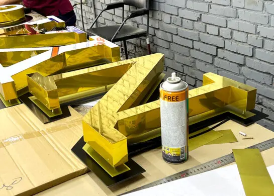 Виготовлення золотих літер фото