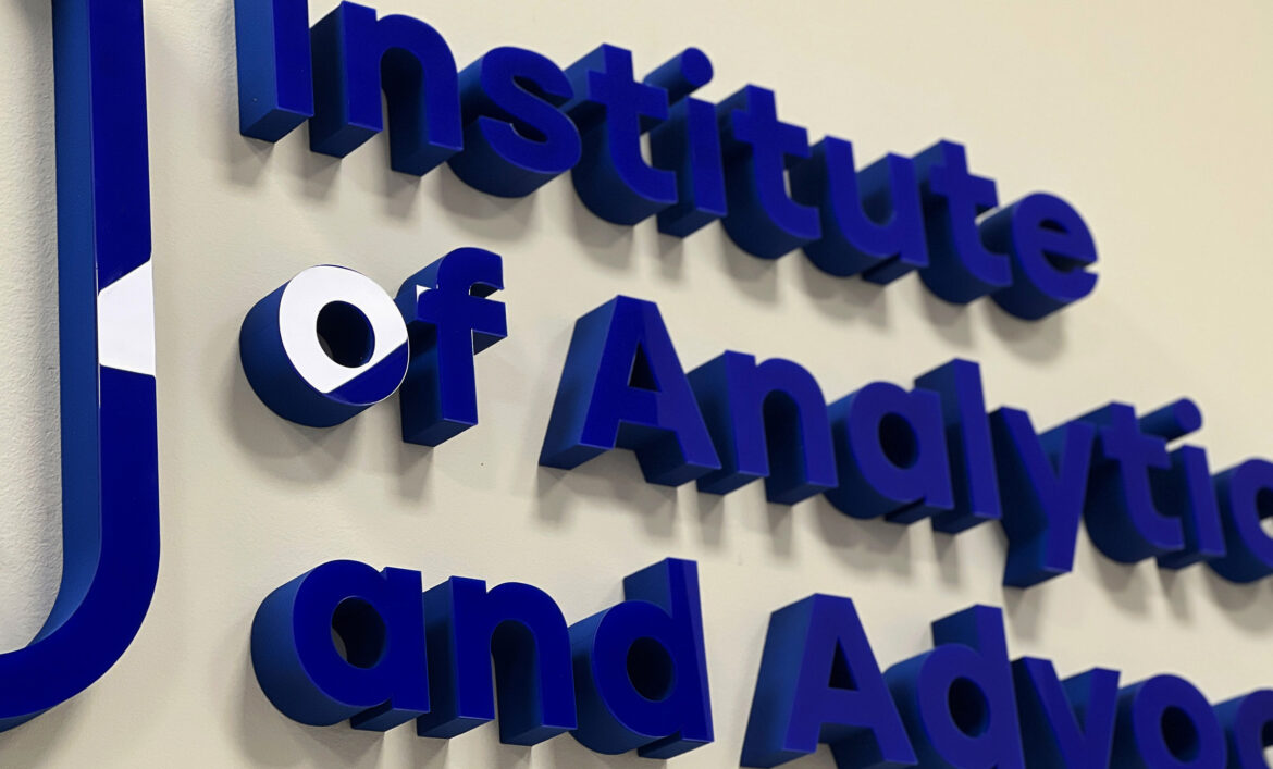 Акрилові літери в офіс приклад