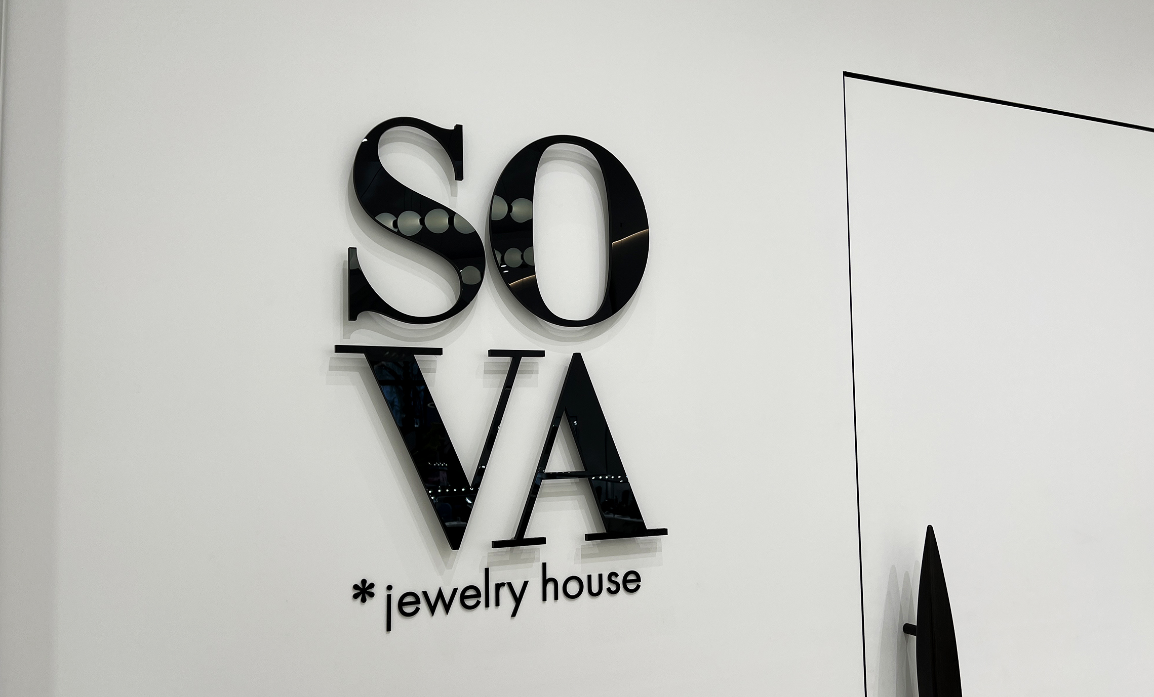 Акриловые буквы в интерьере пример