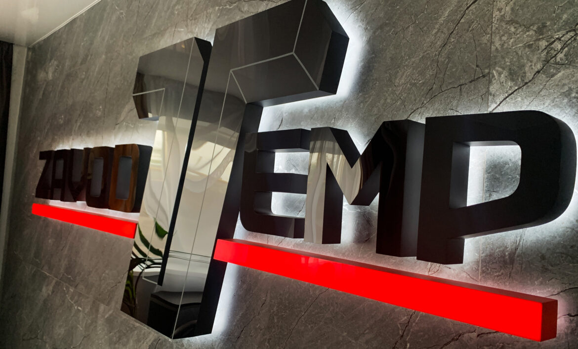 Акрилові об'ємні літери з підсвічуванням фото