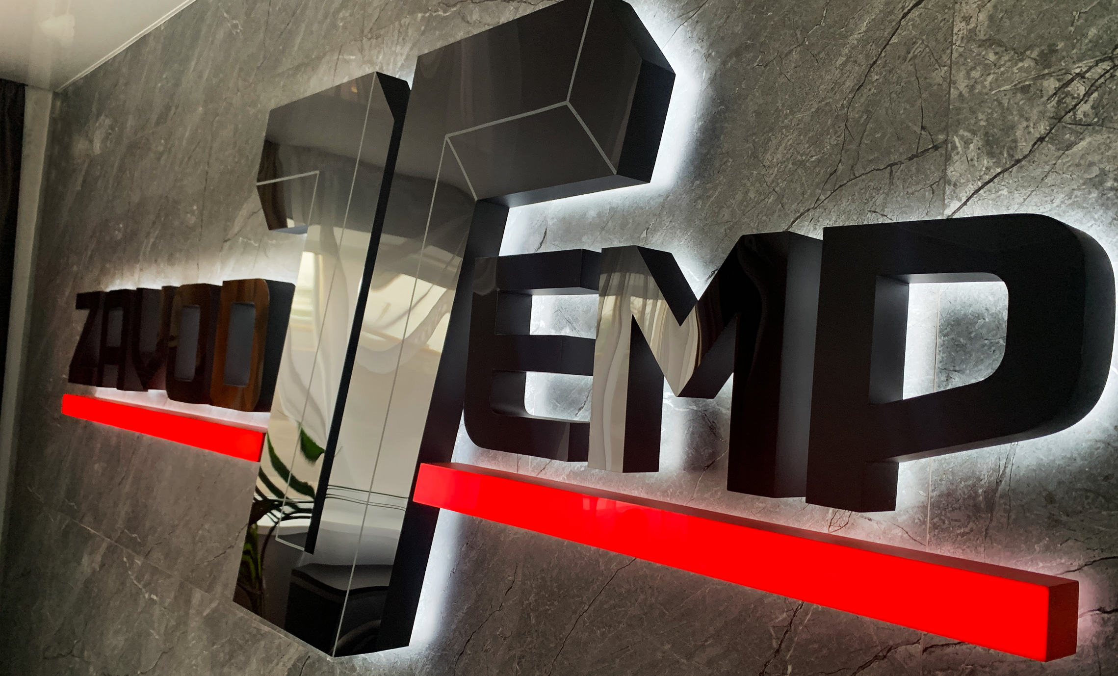 Акрилові об’ємні літери з підсвічуванням фото