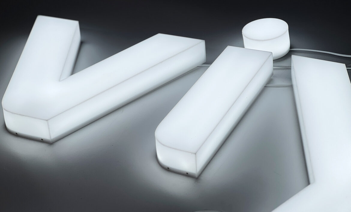 Буквы со светящимися торцами фото