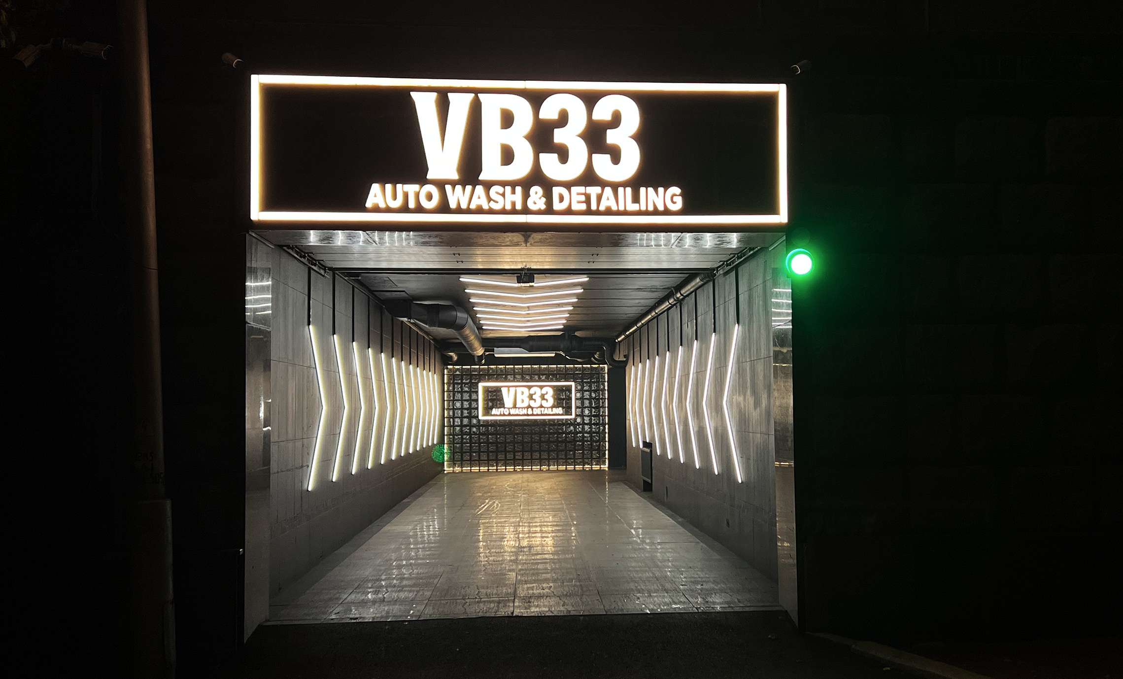 Эффектная вывеска автомойки пример