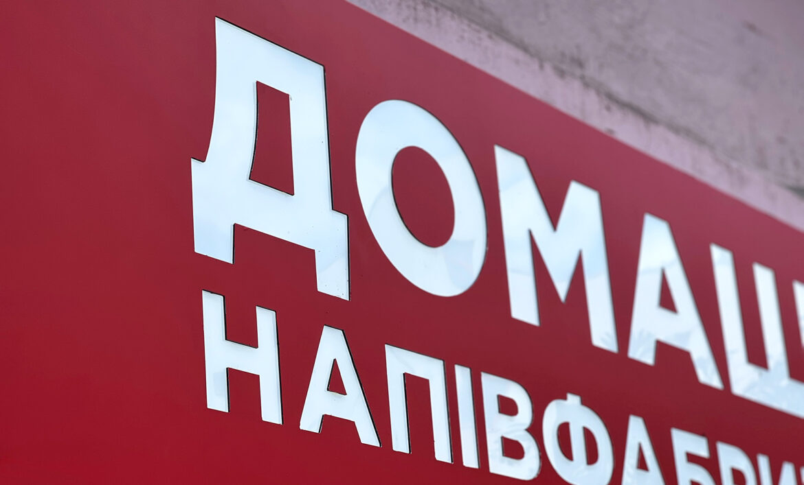 Фрезерування композиту на вивісці приклад