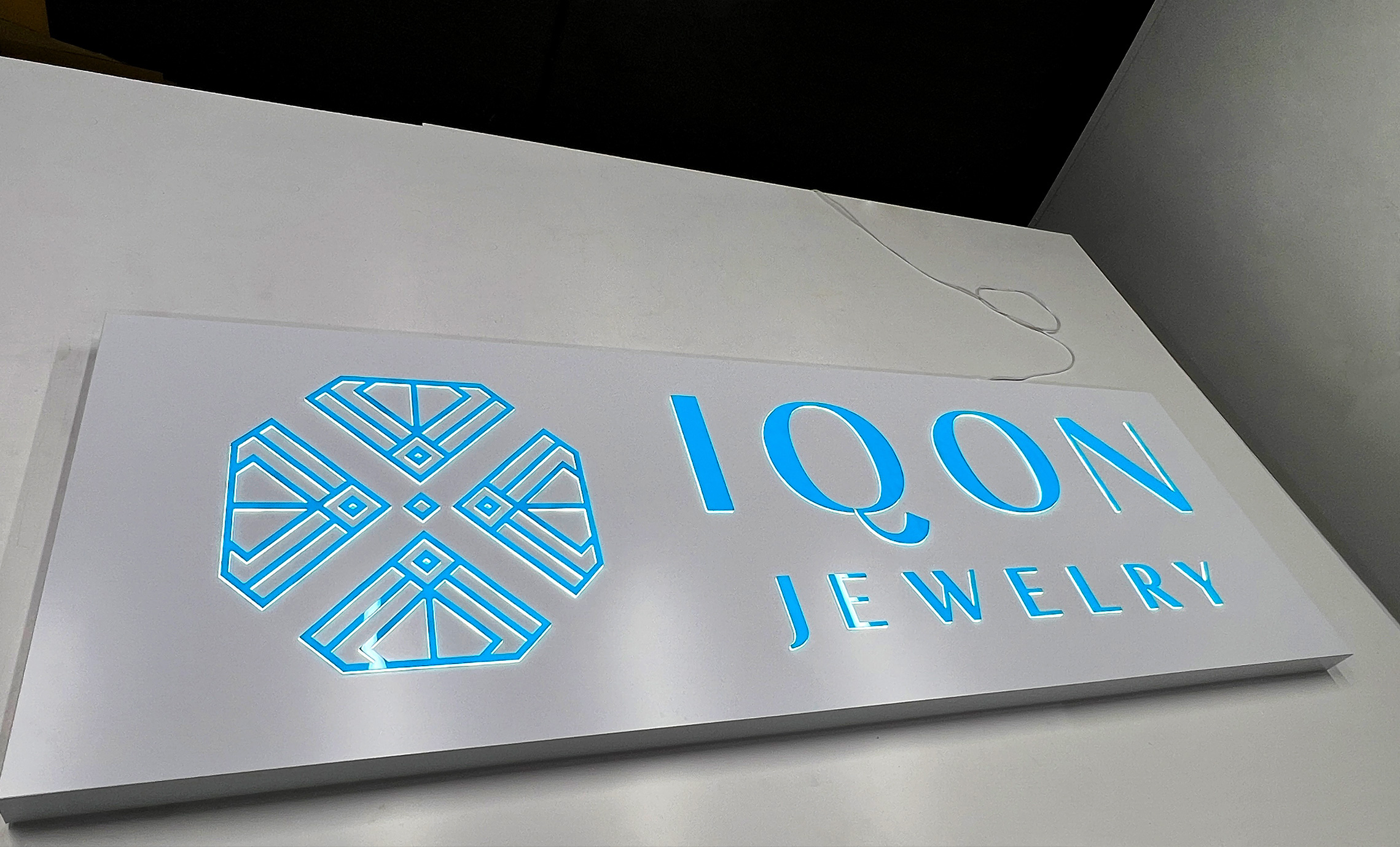 Композитна вивіска з інкрустацією фото