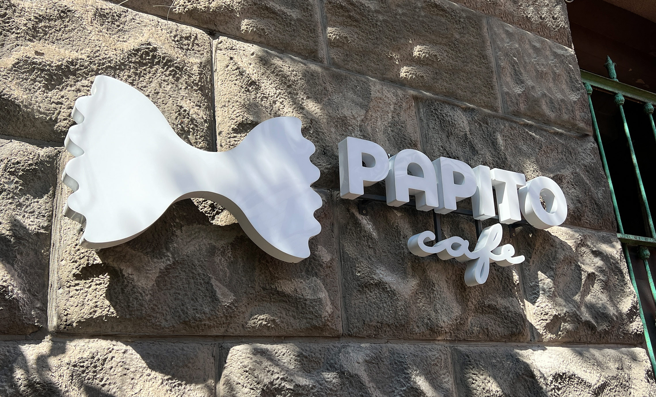 Красива вивіска кафе приклад