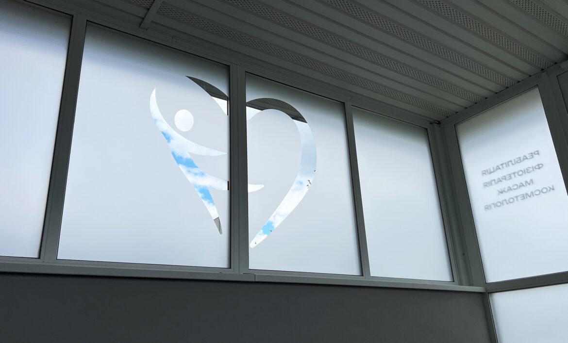 Матування вітрини плівкою фото