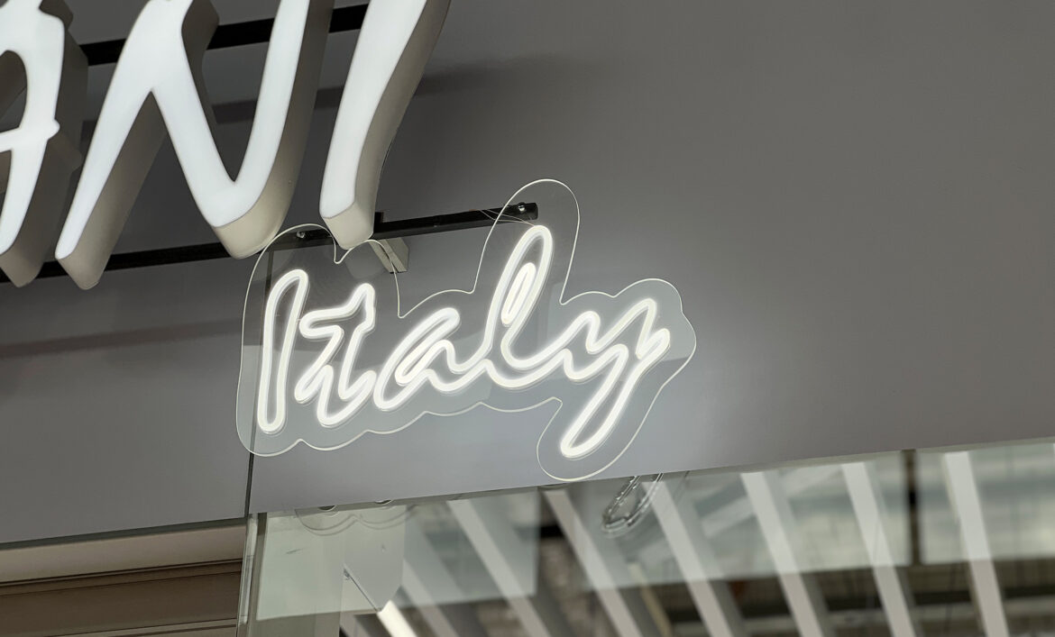 Неонова вивіска магазину фото