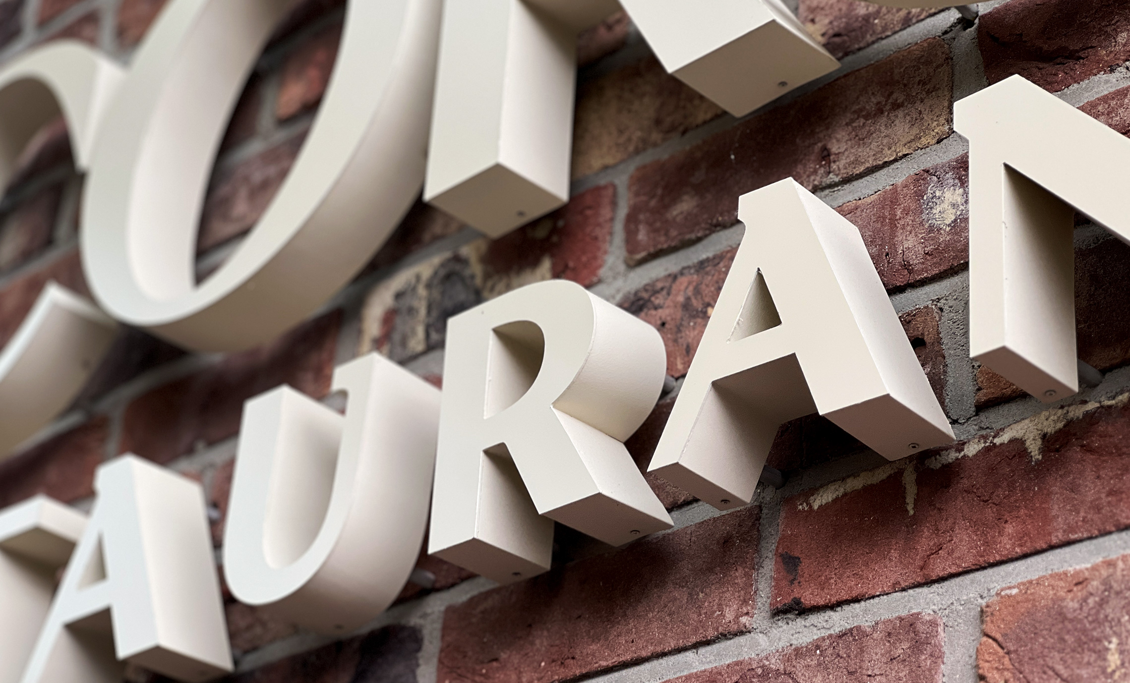 Об’ємні літери на стіні приклад