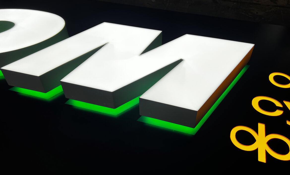 Об'ємні літери з подвійною підсвіткою фото