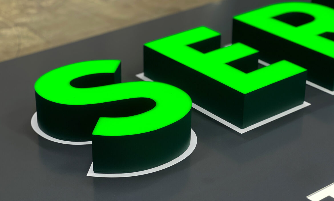 Об'ємні зелені літери фото