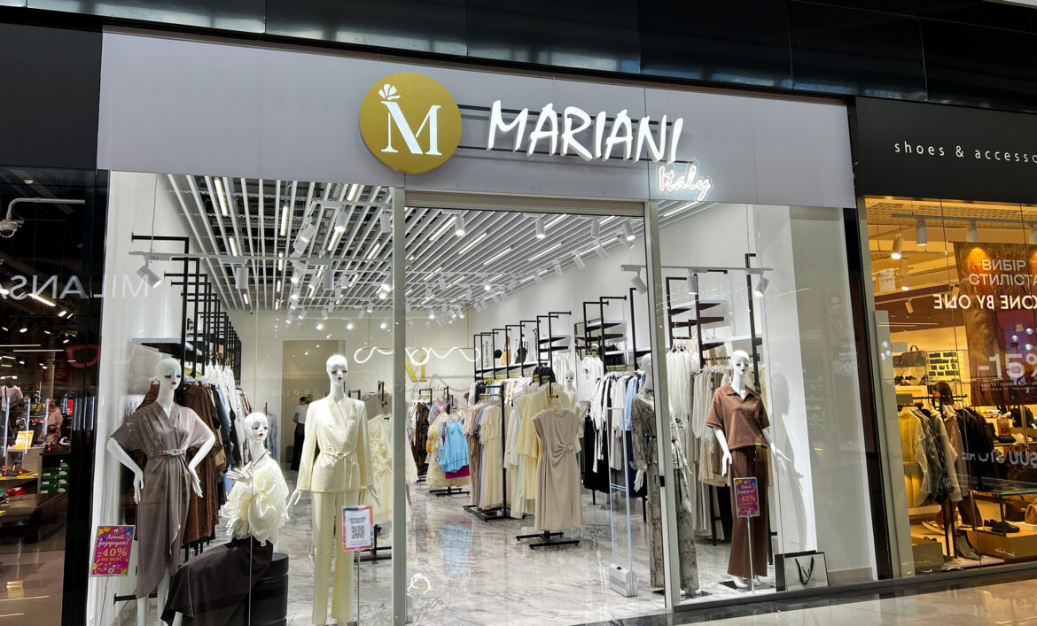 Реклама магазину у ТРЦ фото