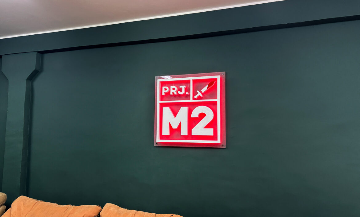 Стильний логотип в офісі приклад