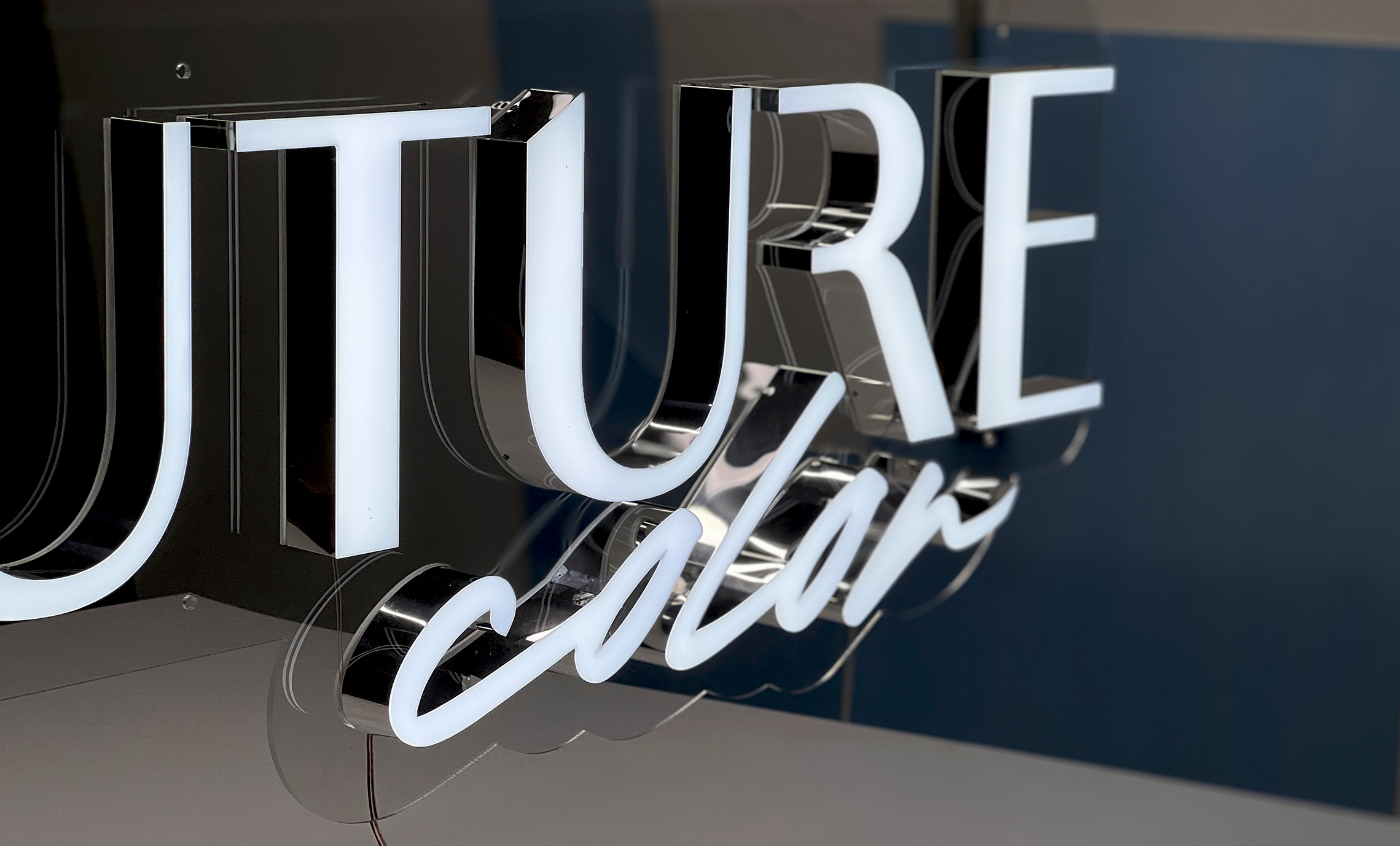 Световой логотип металл фото