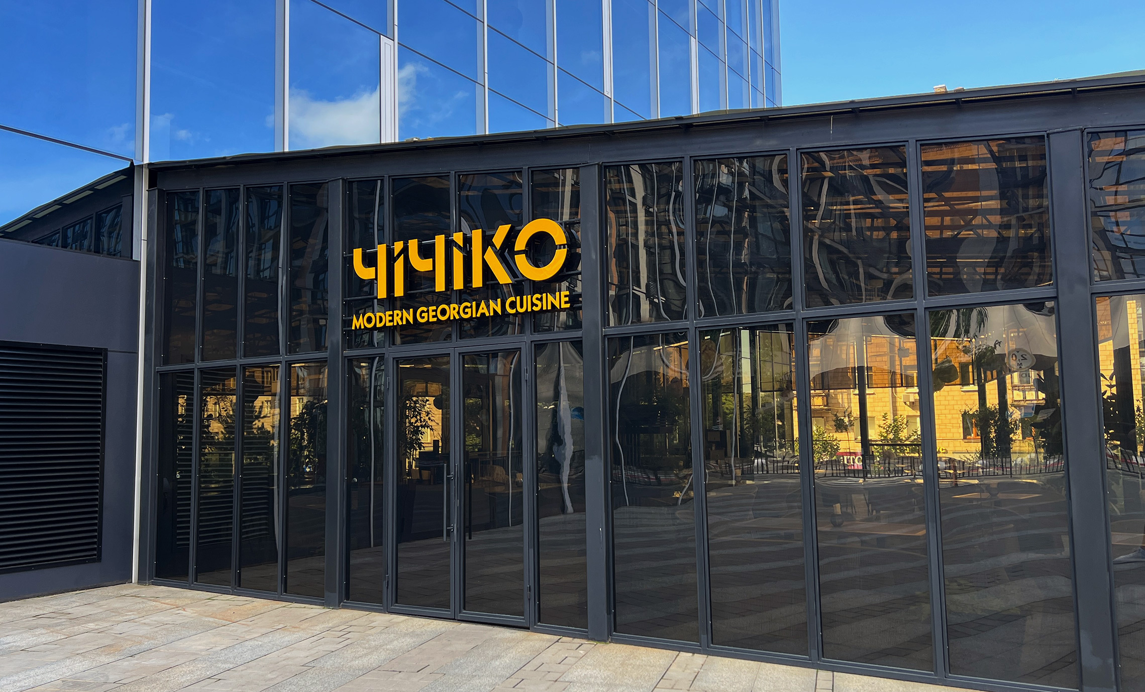 Фасадная реклама ресторана Киев фото