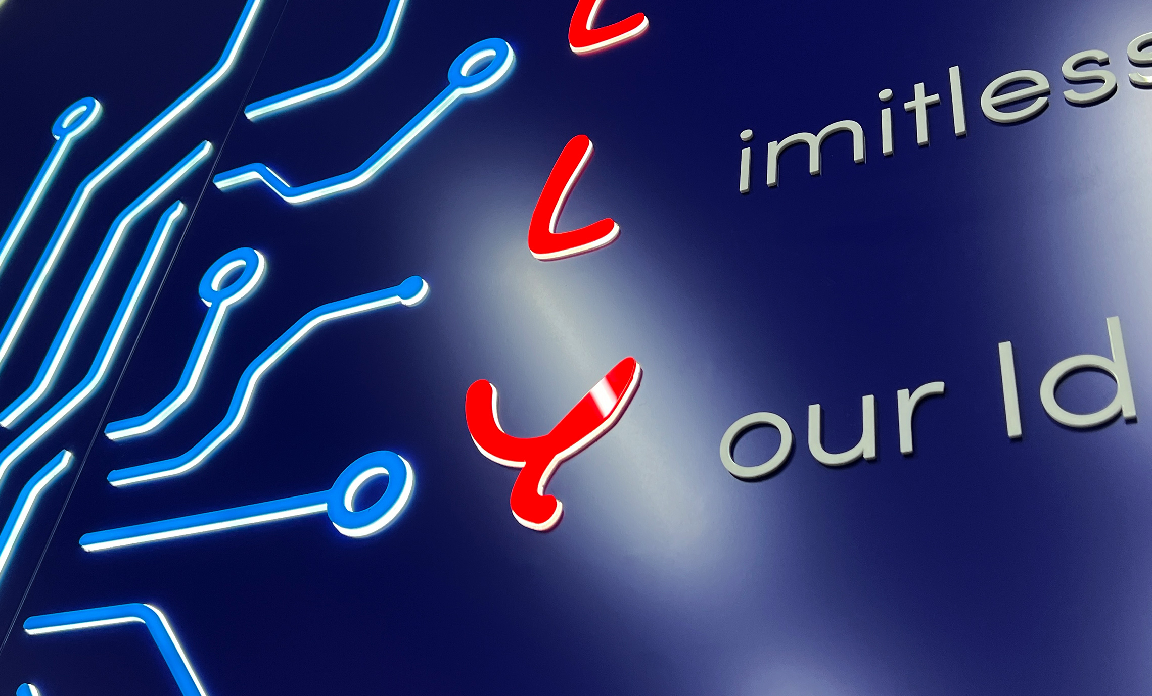 Композитний стенд з підсвічуванням фото