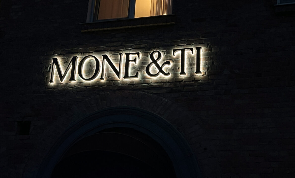 Контражурна вивіска Біла Церква фото