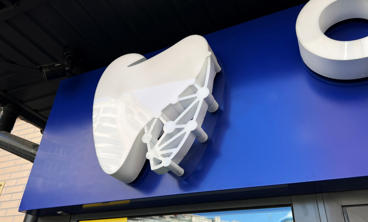 Красивий логотип стоматології приклад