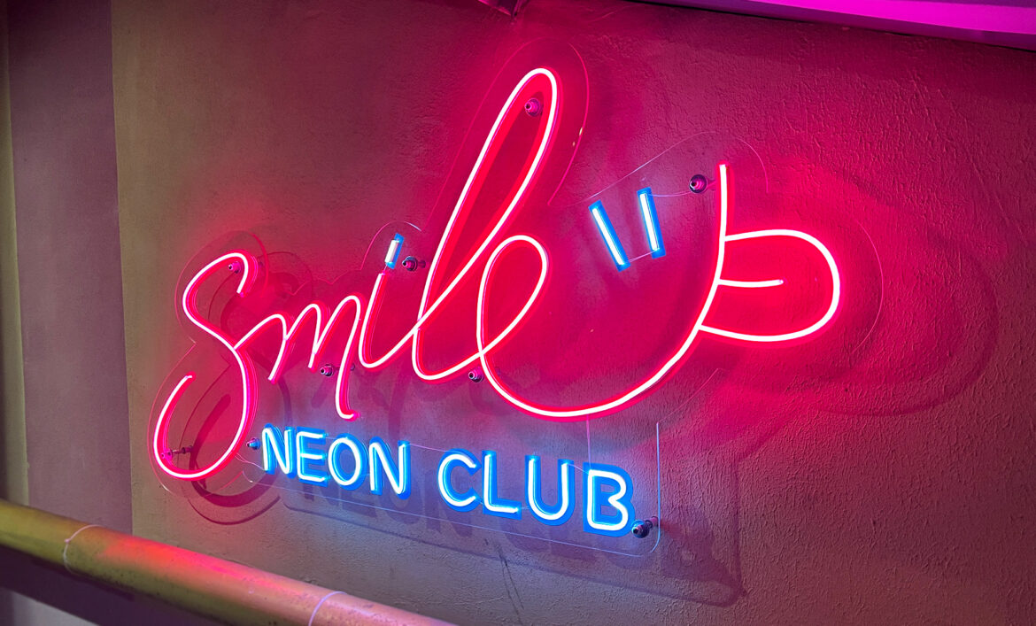 Логотип гнучкий неон фото