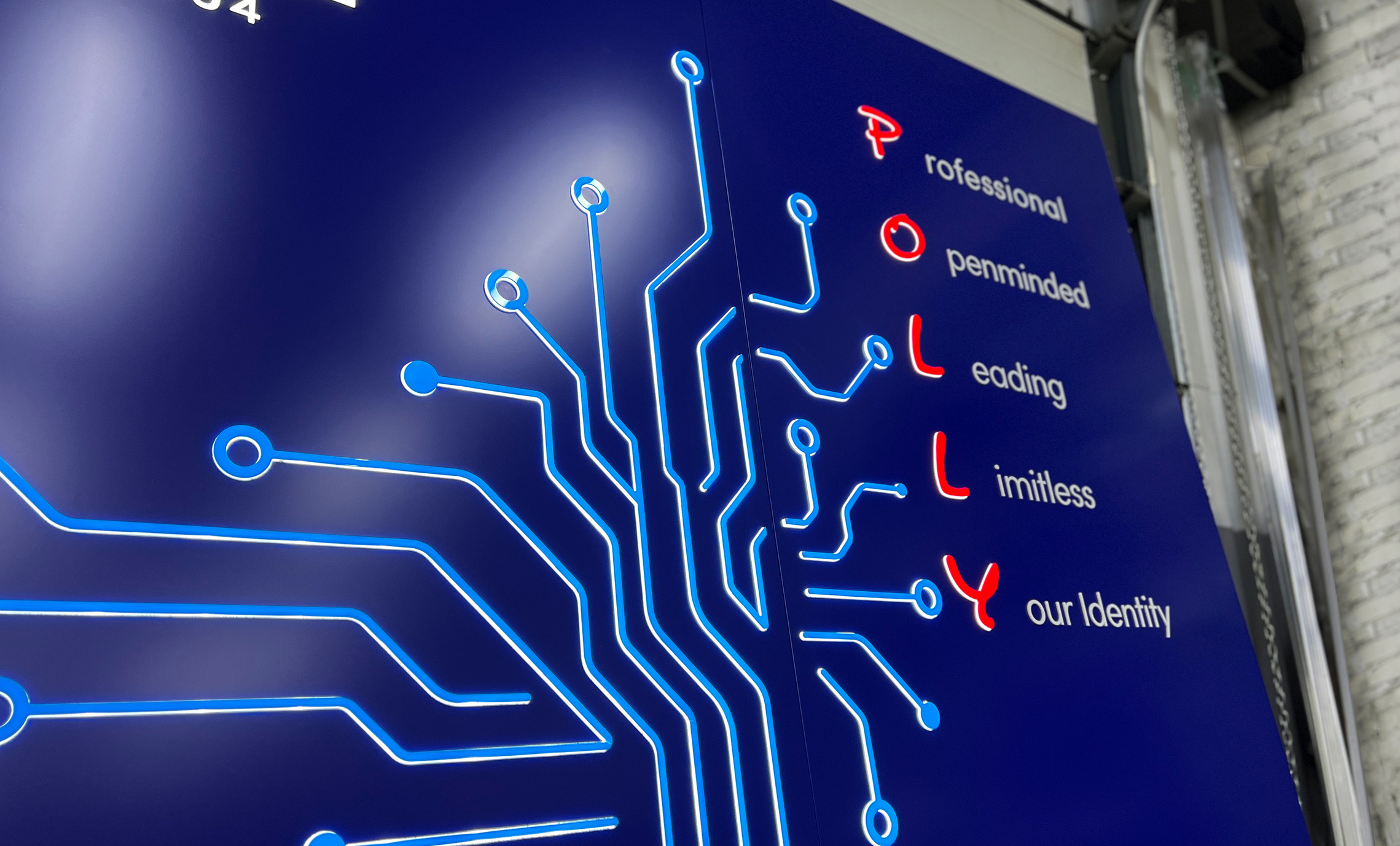 Логотип із композиту з інкрустацією фото