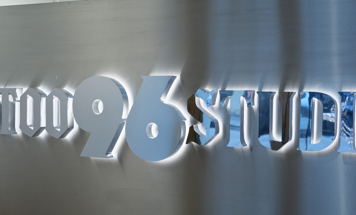 Металеві літери з алюмінієвим бортом фото