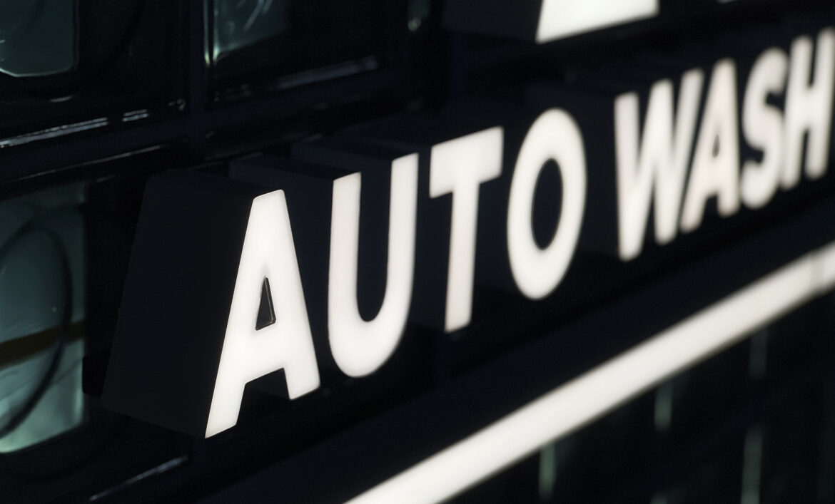 Объемные буквы автомойки с подсветкой фото