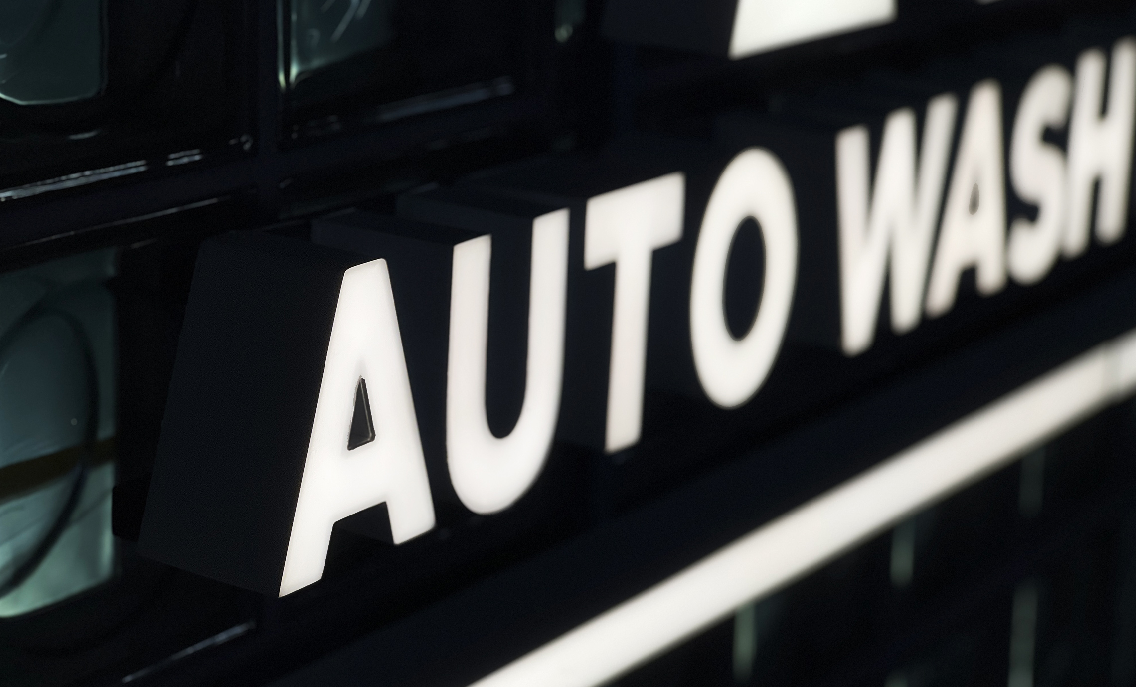 Объемные буквы автомойки с подсветкой фото