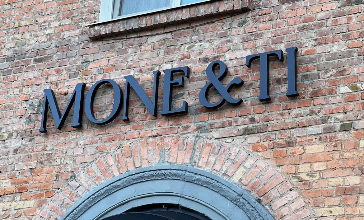 Об'ємні літери на фасаді Біла Церква фото