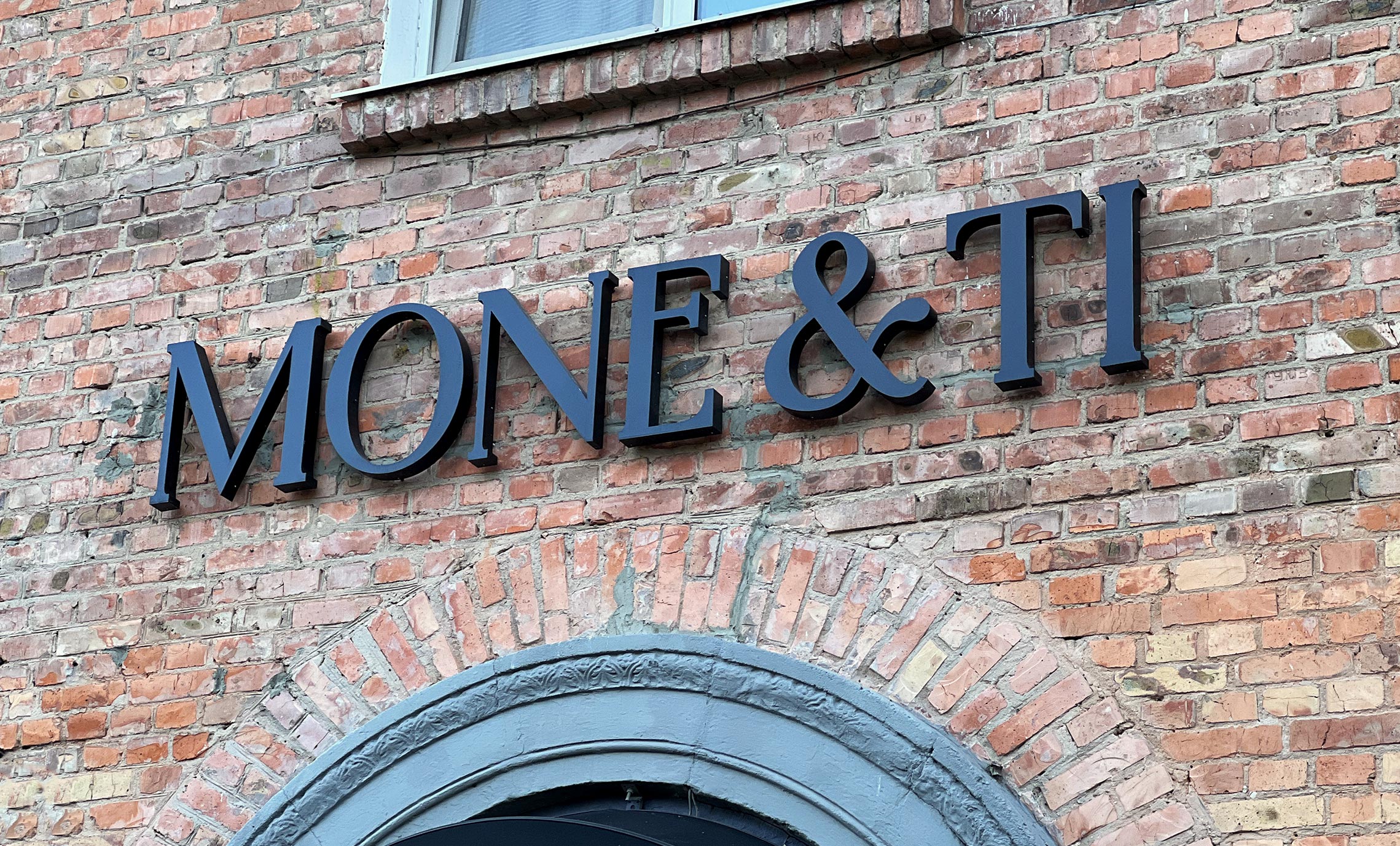 Об’ємні літери на фасаді Біла Церква фото