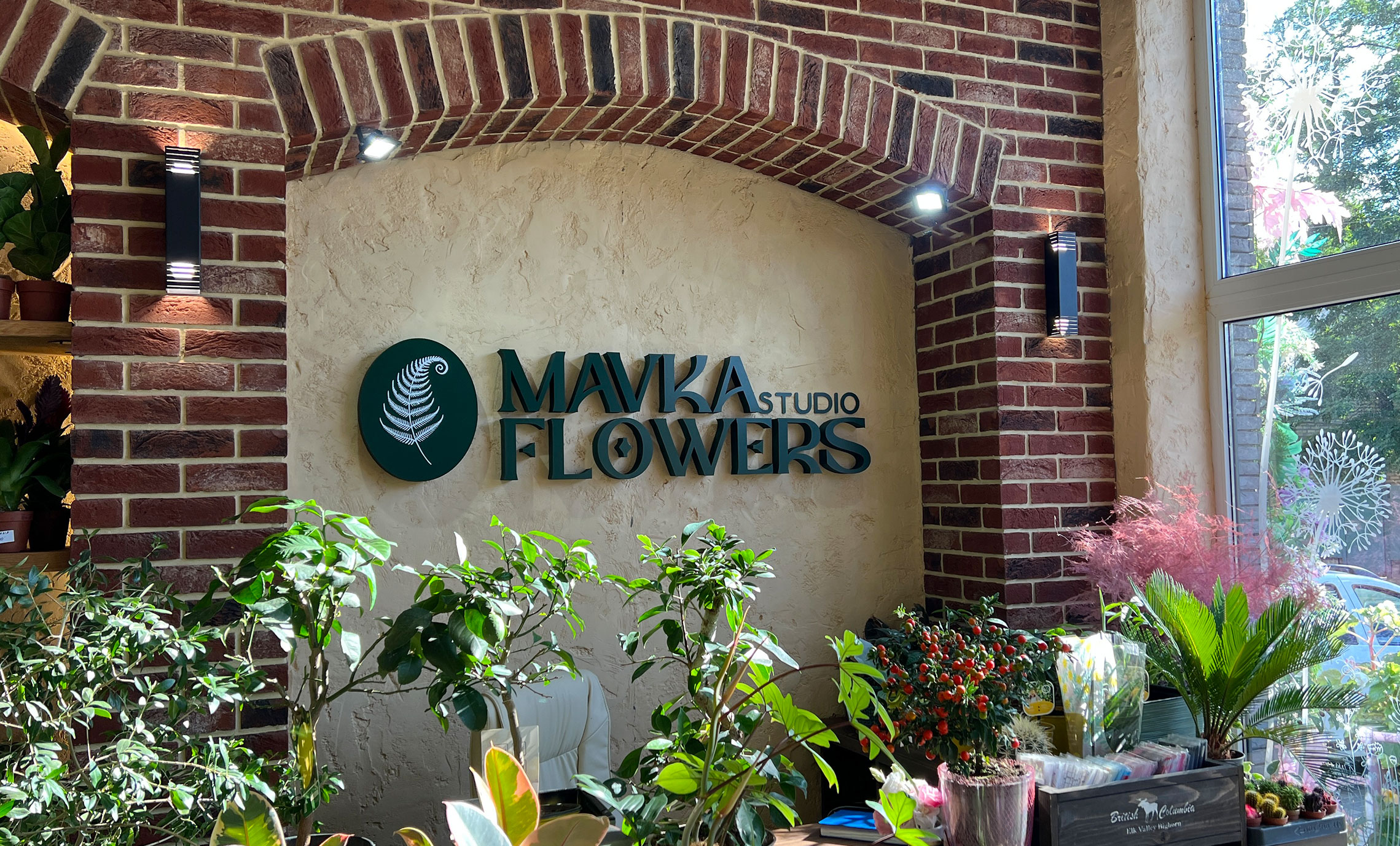 Объемный логотип для цветочной студии фото