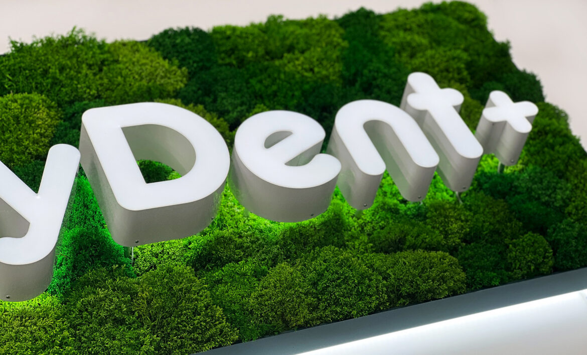 Световой логотип стоматологии мох фото