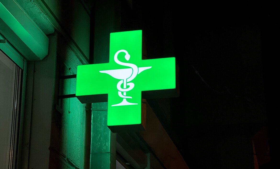 Вывеска аптечный крест пример