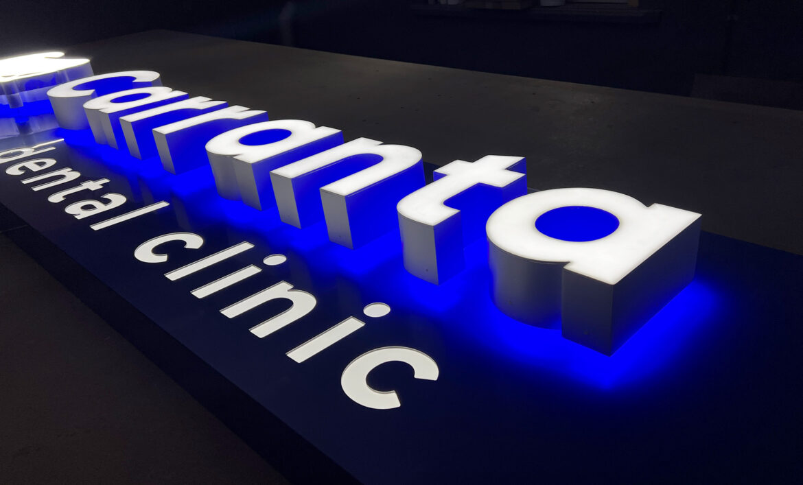 Вивіска стоматолога з підсвічуванням фото