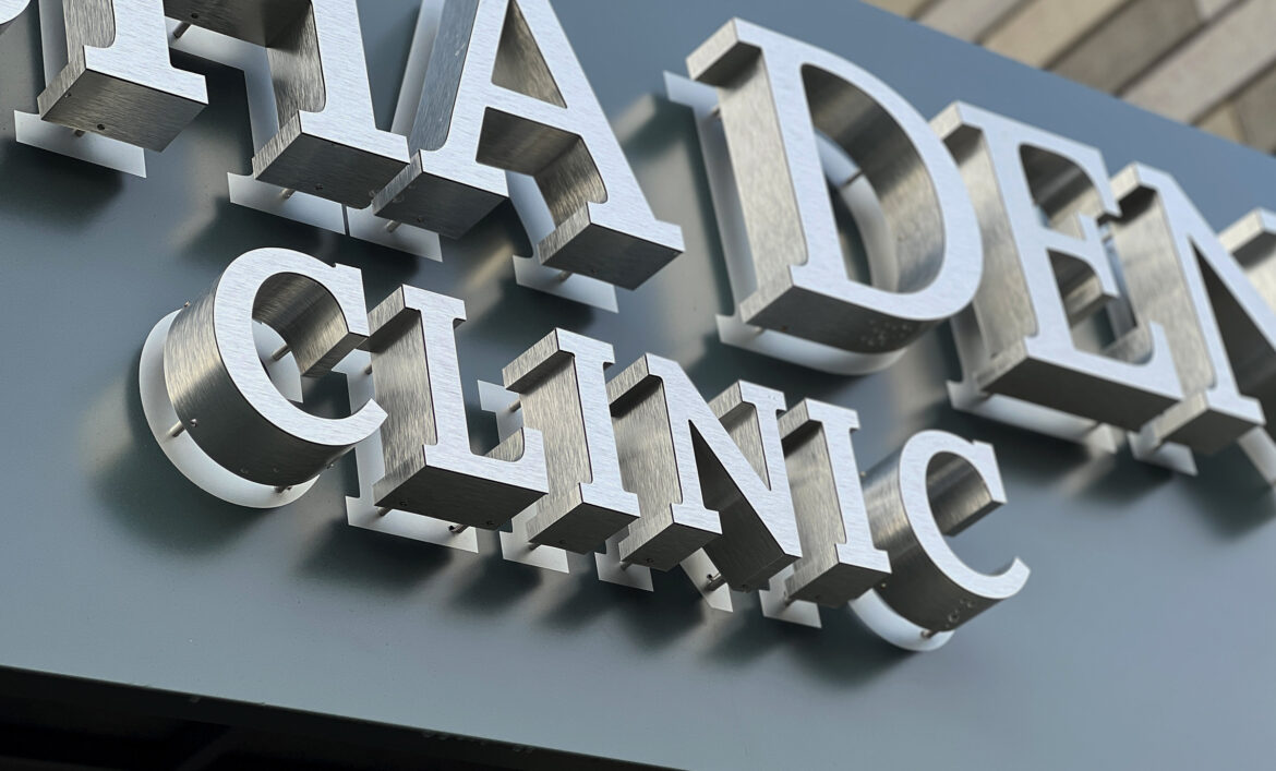 Вивіска стоматолога із металу замовити