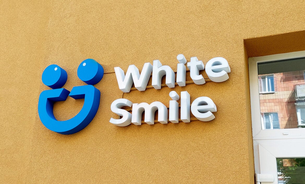 Вивіска стоматології у Києві фото