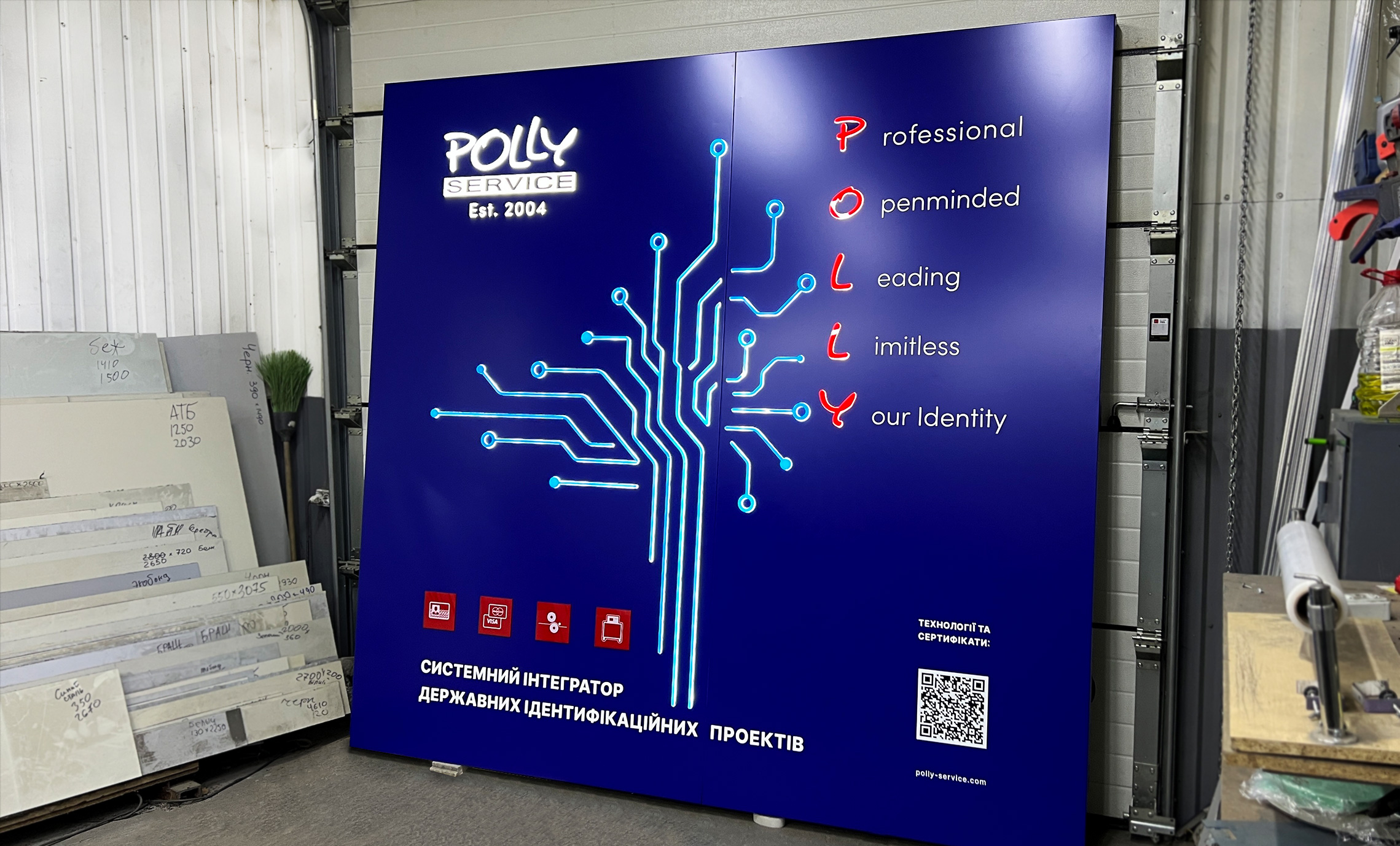 Інтер’єрний стенд із композиту з інкрестацією фото