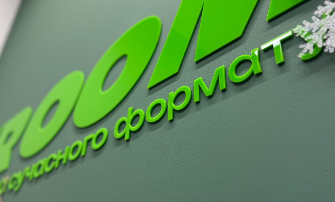 Акриловые буквы на стене фото