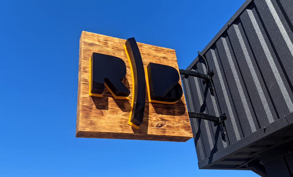 Боковая вывеска Киев фото