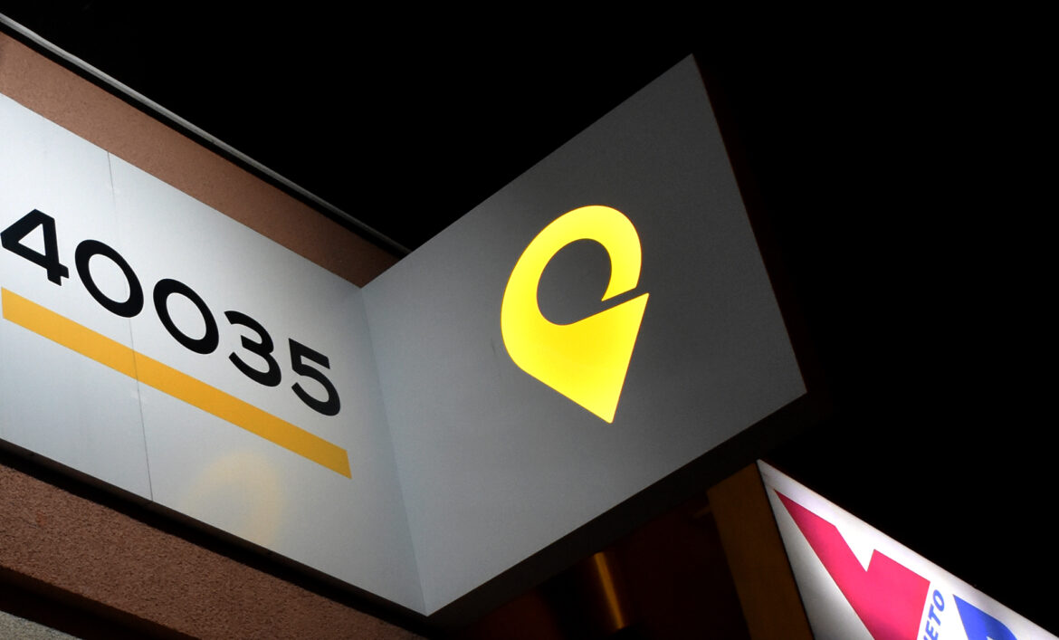 Двухсторонняя вывеска фото