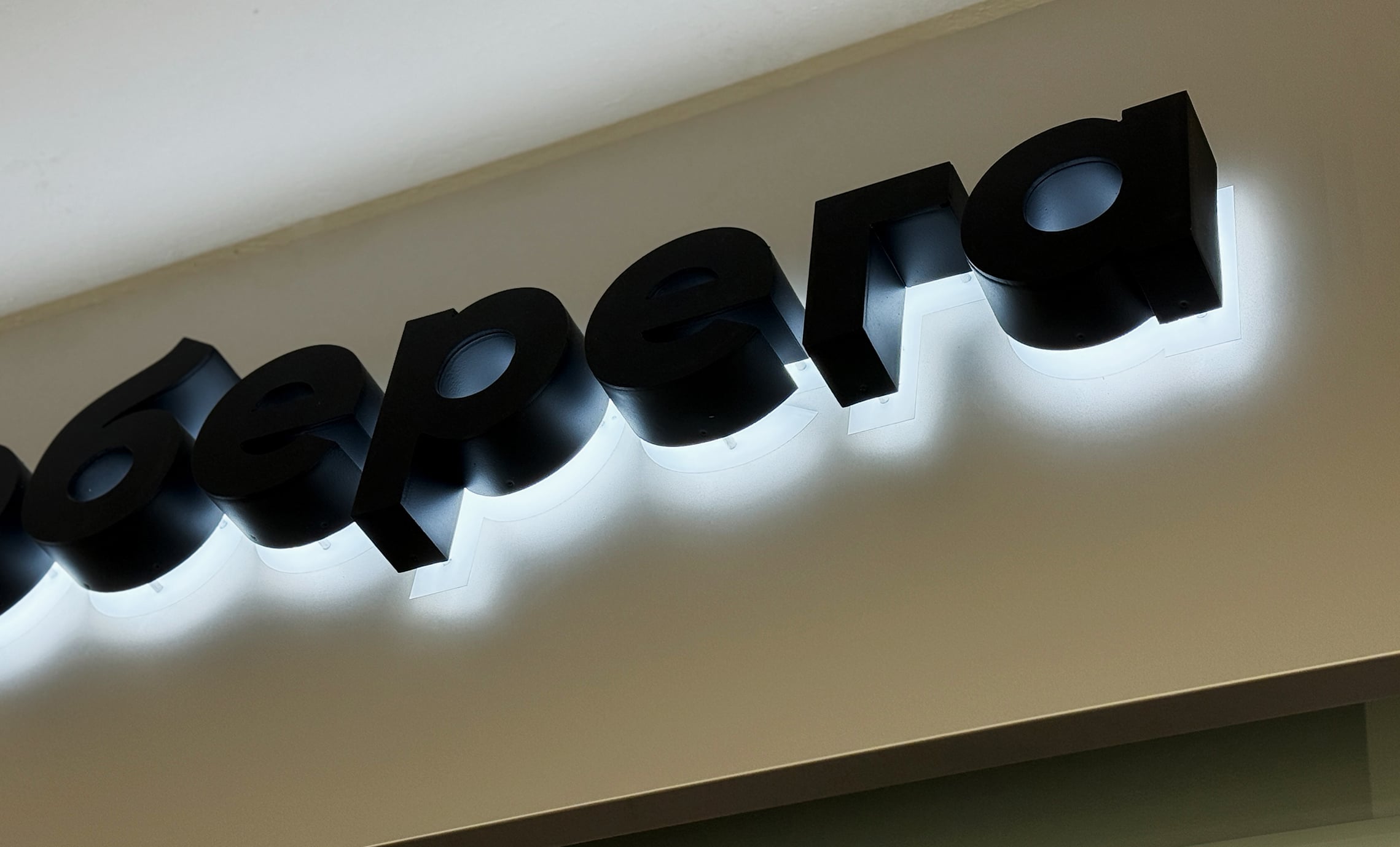 Контражурные буквы с подложкой фото