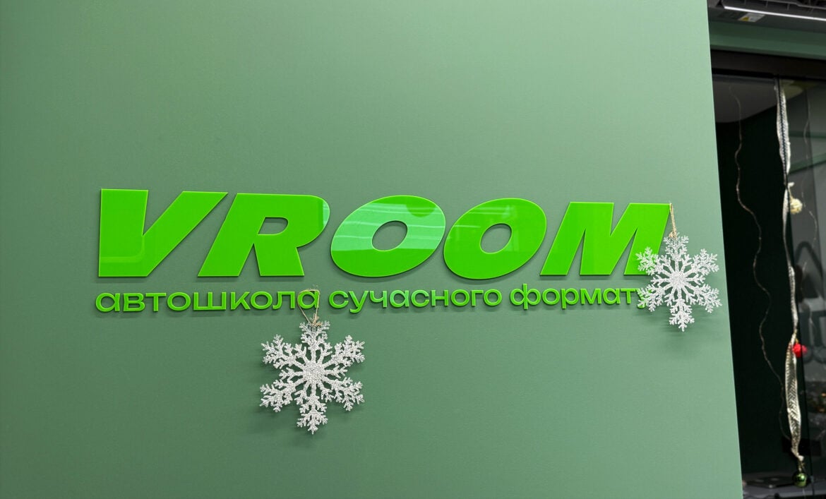 Логотип из акрила на стену фото