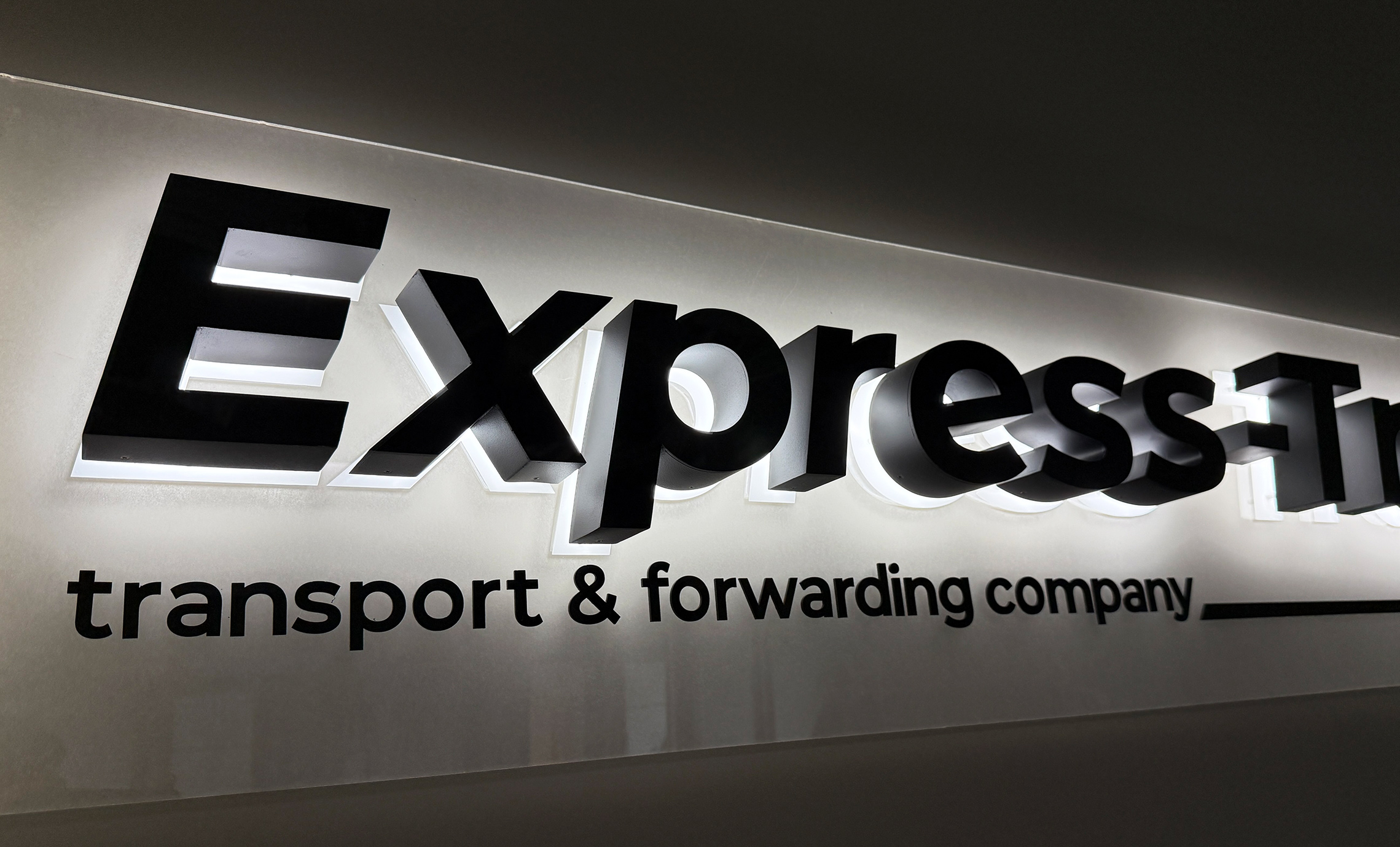 Логотип акрилу з підсвічуванням фото