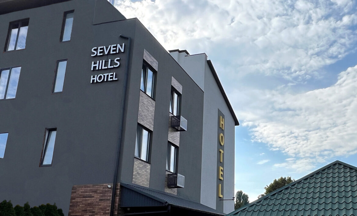 Наружная реклама отеля фото