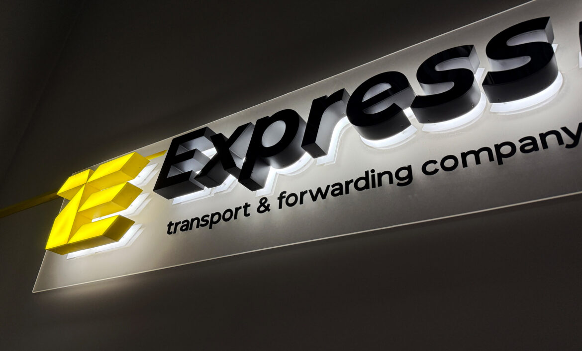 Об'ємний логотип на акрилі фото